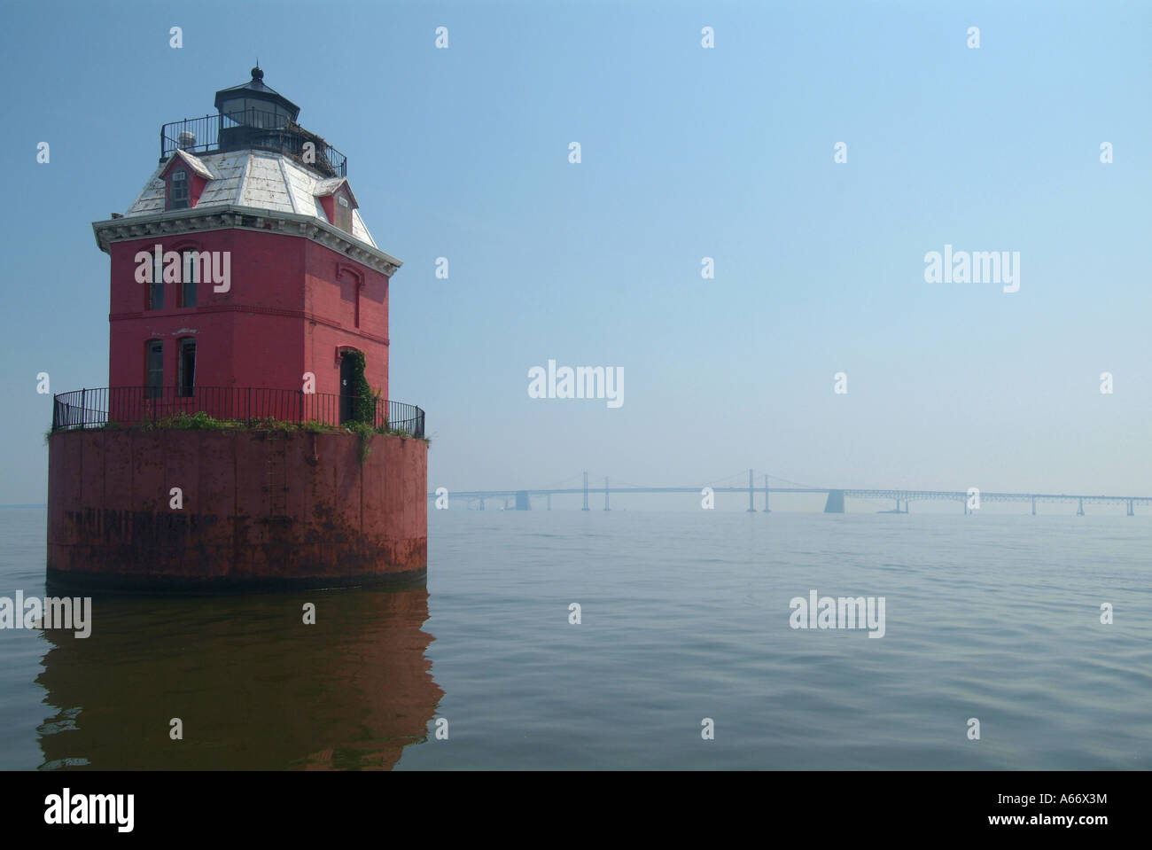 Phare de Sandy Point, la baie de Chesapeake, pont Maryland Banque D'Images