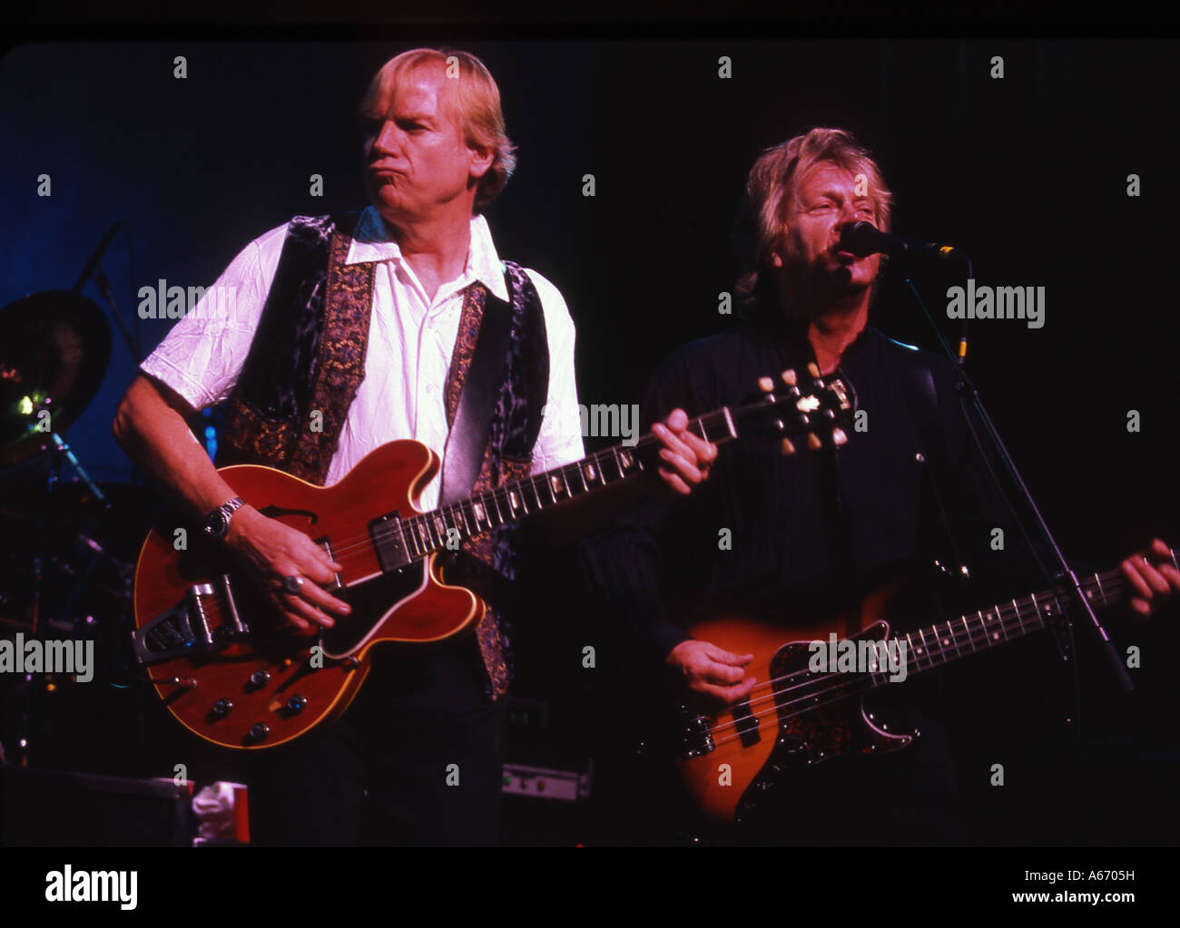 MOODY BLUES- groupe du Royaume-Uni avec Justin Hayward et John Lodge à gauche en 1999 Banque D'Images