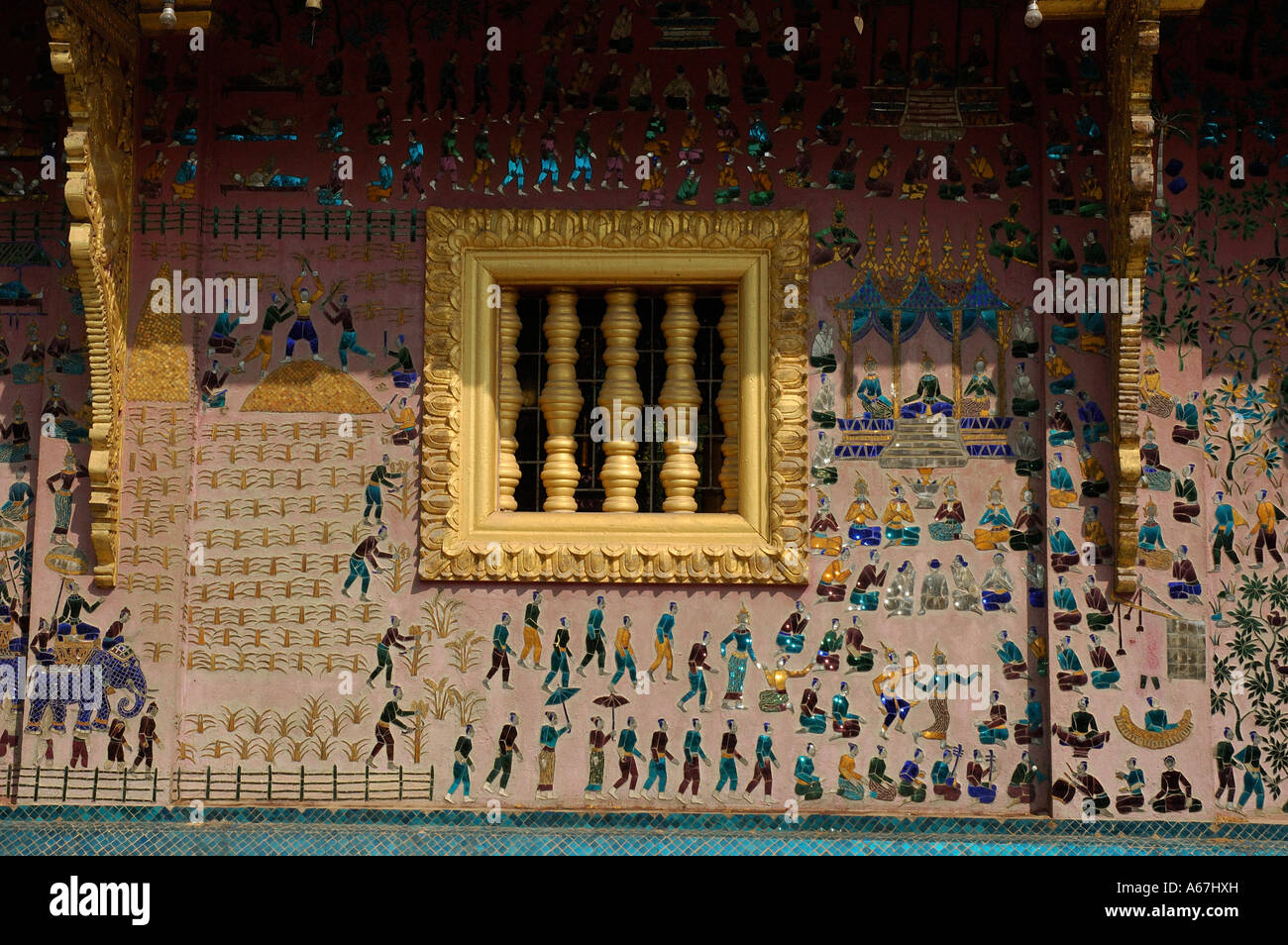 Richement décorées, monuments de la Wat Xieng Thong temple bouddhiste, Luang Prabang, Laos (Laos). Banque D'Images