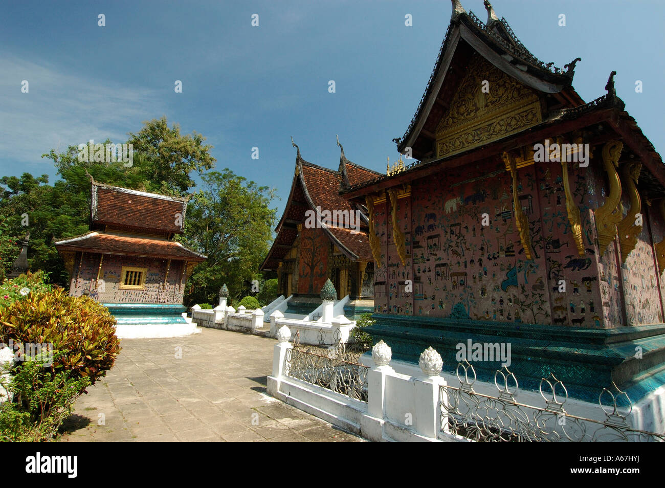 Richement décorées, monuments de la Wat Xieng Thong temple bouddhiste, Luang Prabang, Laos (Laos). Banque D'Images