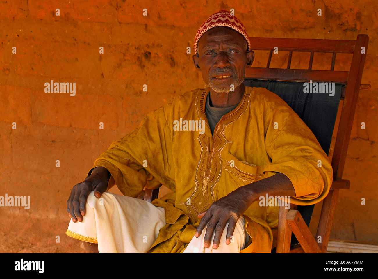 Ancien du village de la communauté villageoise de tumani tenda, Gambie, Afrique Banque D'Images