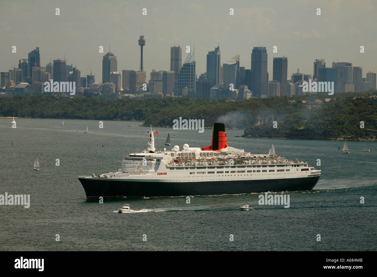 Bateau de croisière Queen Elizabeth 11 quitte le port de Sydney Australie Banque D'Images