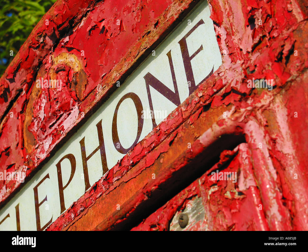 Détail de l'ancien rouge abandonné téléphone public fort Angleterre Somerset Glastonbury Banque D'Images