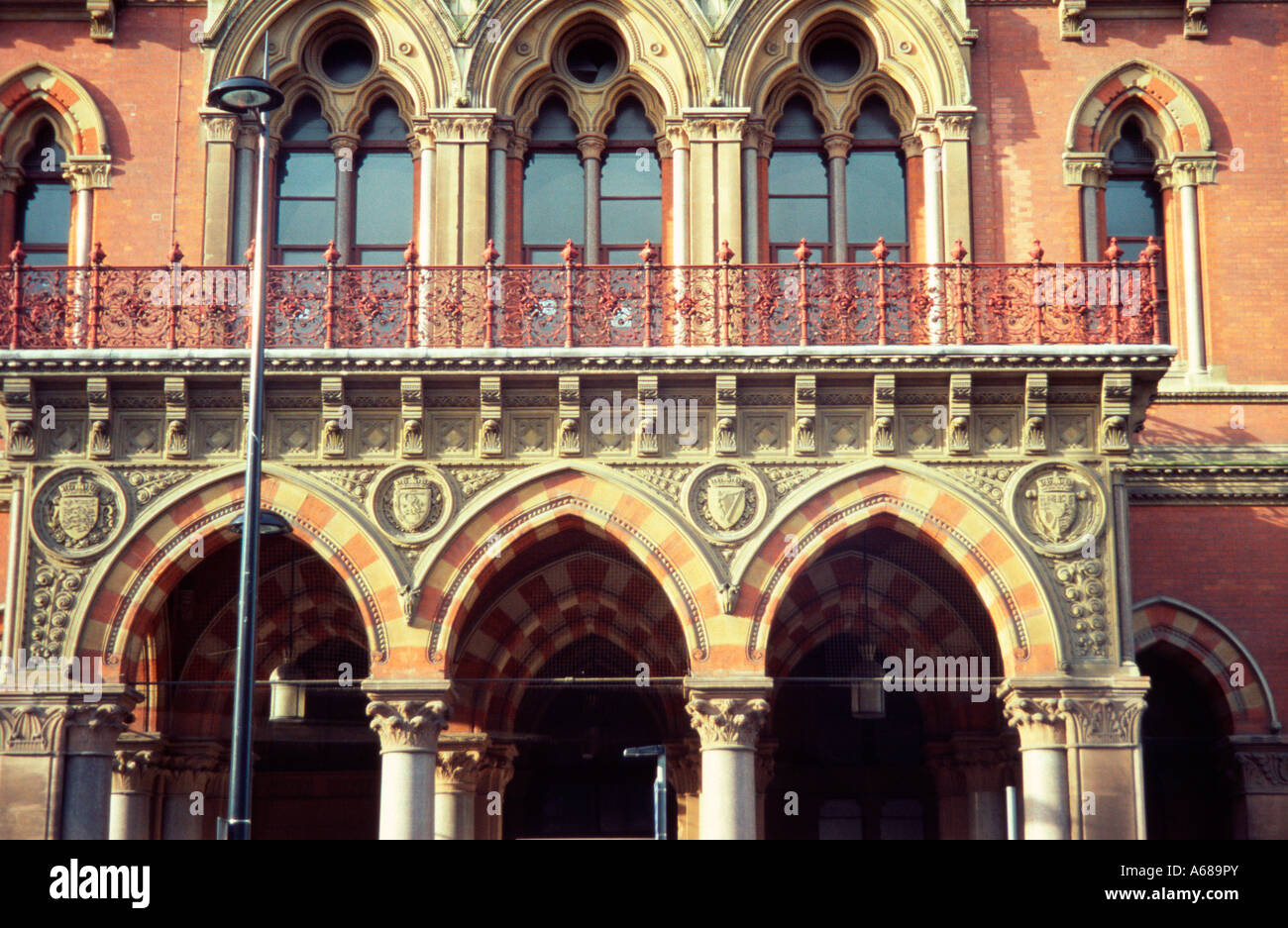 La façade de la gare St Pancras, Euston Road, London Banque D'Images