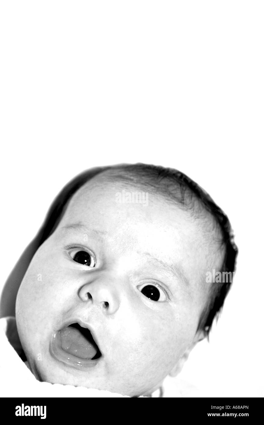 Bebe Portrait Visage Drole Humour Bande Dessinee Close Up Detail Verticale De Choc Pour Ouvrir La Bouche Fond Blanc Coupe Noir Monochrome Et Wh Photo Stock Alamy