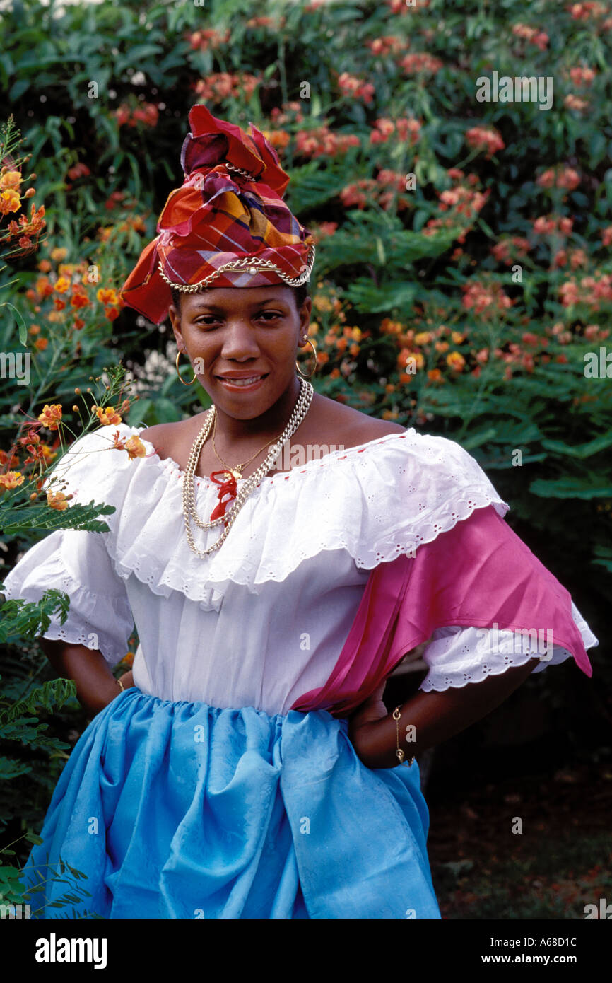 Martinique, Fort de France, Saint Domingue et de femme en costume  traditionnel Photo Stock - Alamy