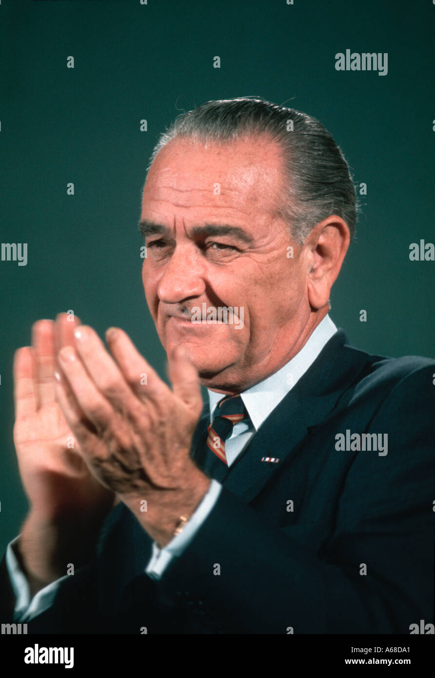 Le Président Lyndon Baines Johnson claps au cours d'un programme à la Maison Blanche à Washington DC USA Banque D'Images
