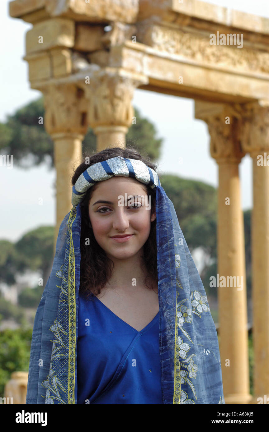 Costume traditionnel libanais Banque de photographies et d'images à haute  résolution - Alamy