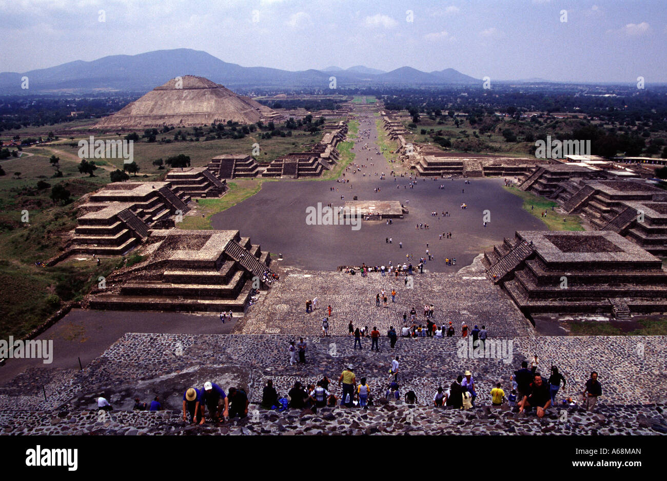 Lune carré, l'Avenue des Morts et Pyramide du soleil. Teotihuacan. Le Mexique. Banque D'Images