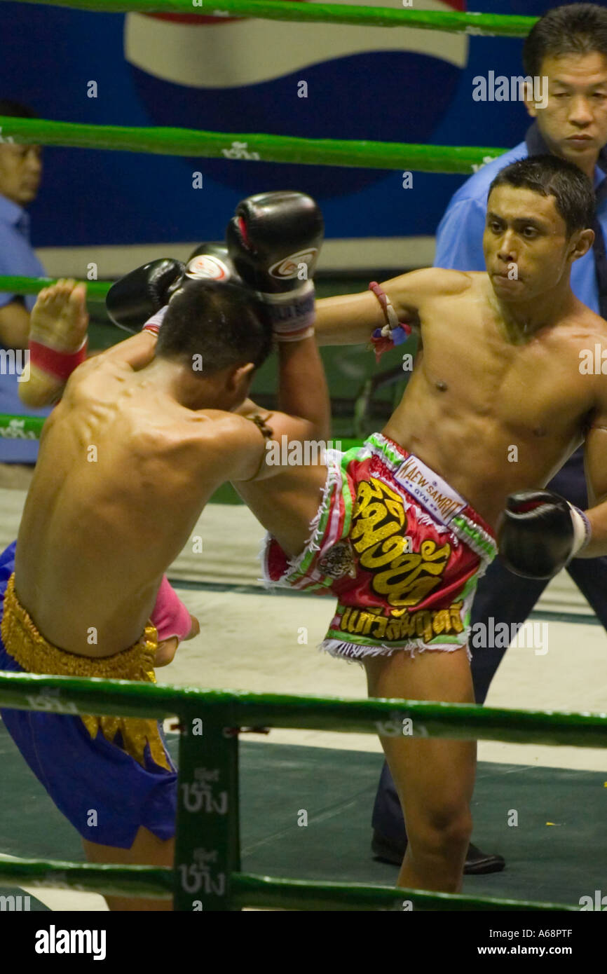 Le Muay Thai - Kick bloquer Banque D'Images