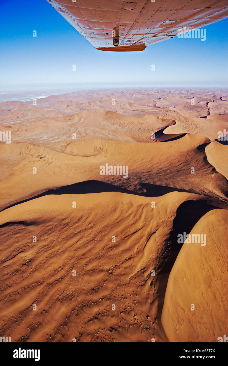 Vue aérienne de dunes de sable du désert du Namib en Namibie Banque D'Images