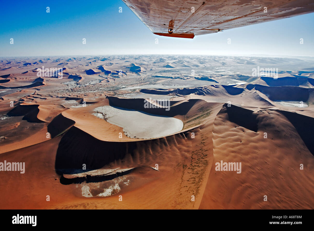 Vue aérienne de les dunes de sable de Sossusvlei dans le désert du Namib Namibie Namib Naukluft Park Banque D'Images