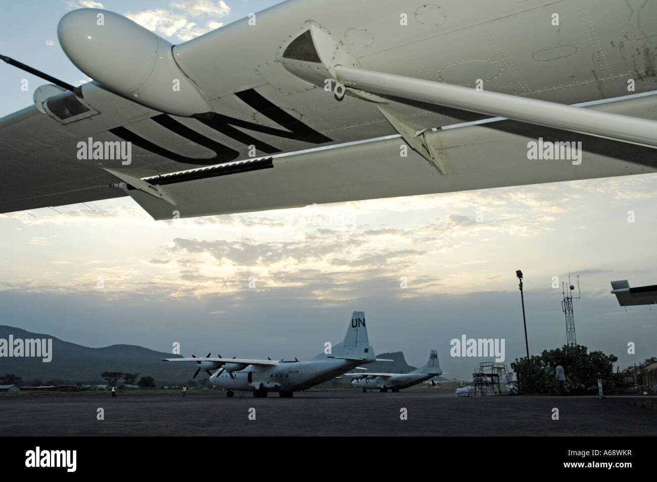 UN air des avions à Lokichoggio aéroport (Kenya) prêt à voler à l'aide alimentaire au Soudan du Sud Banque D'Images