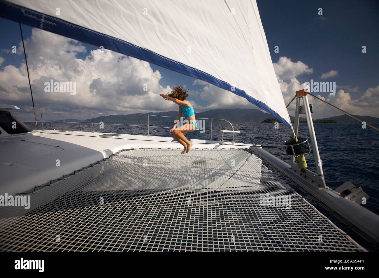 Voilier Catamaran dans les îles Vierges britanniques Banque D'Images