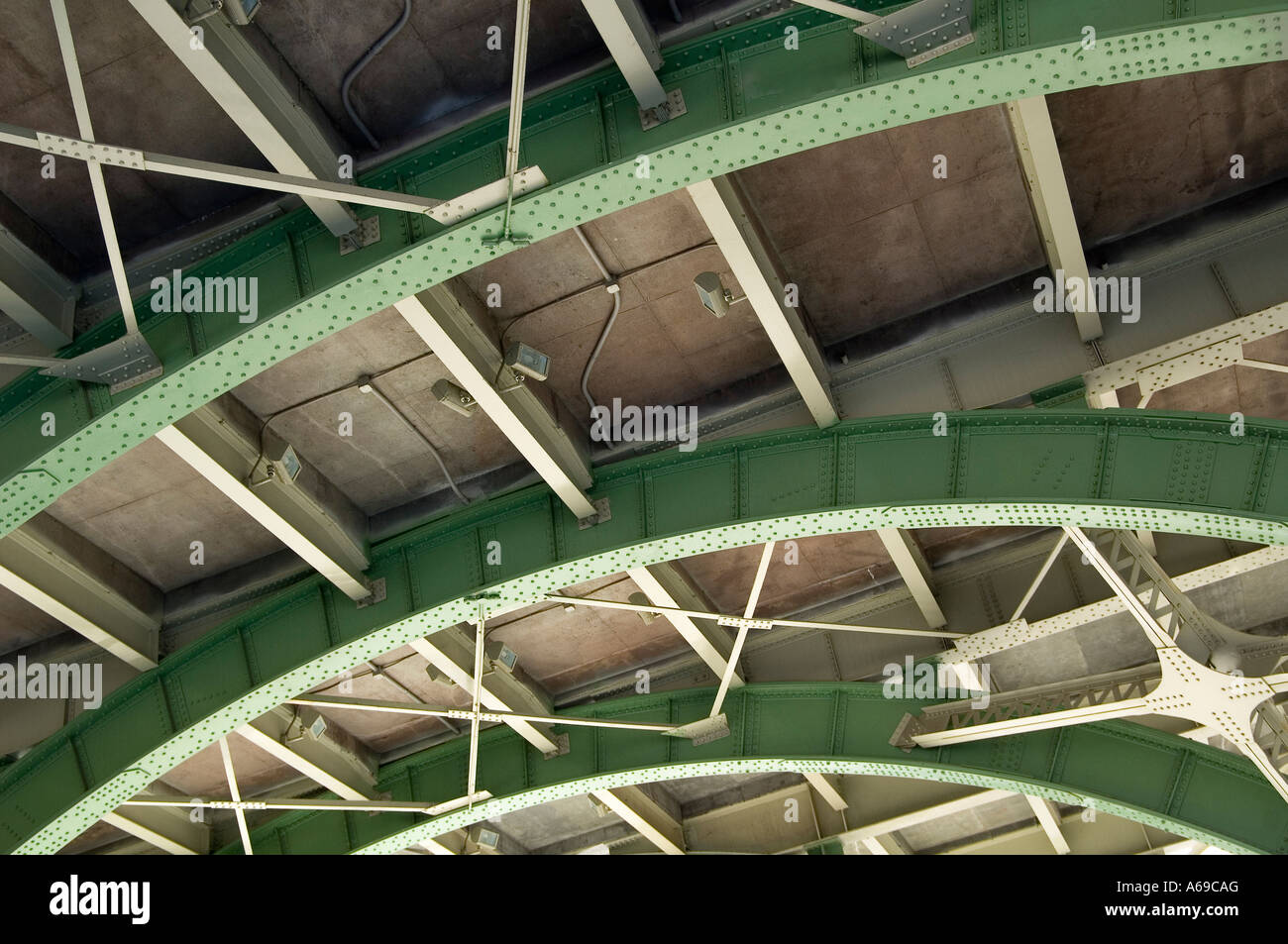 Structure de cadre en dessous du pont. Banque D'Images