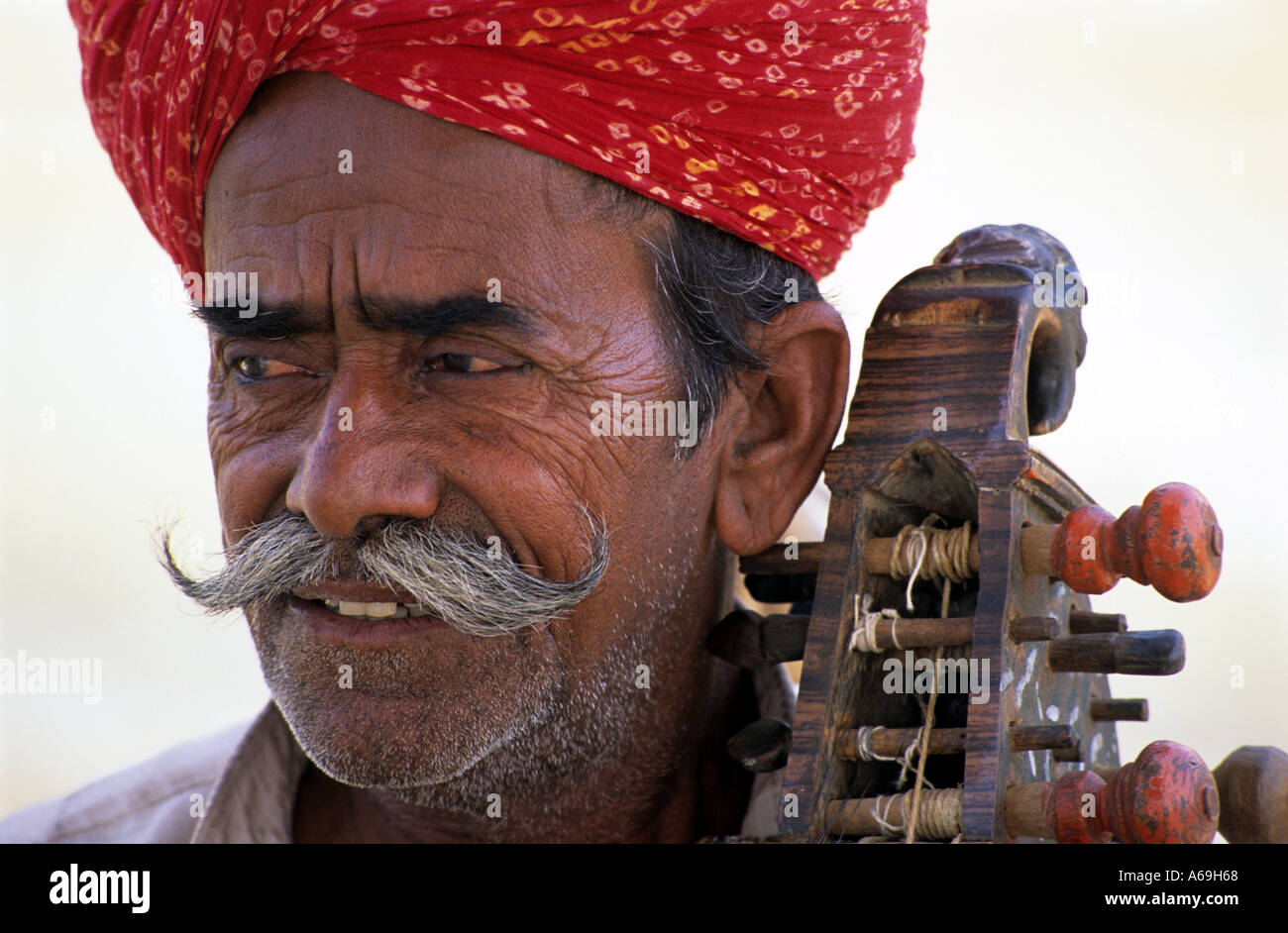 Joueur de Sarod Jaisalmer Banque D'Images