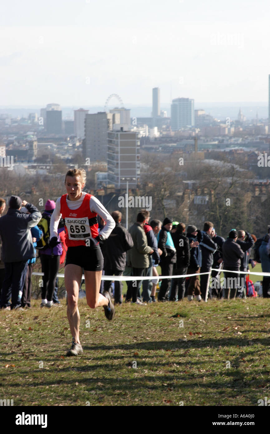 Runner dans Hampstead Heath fun run Banque D'Images