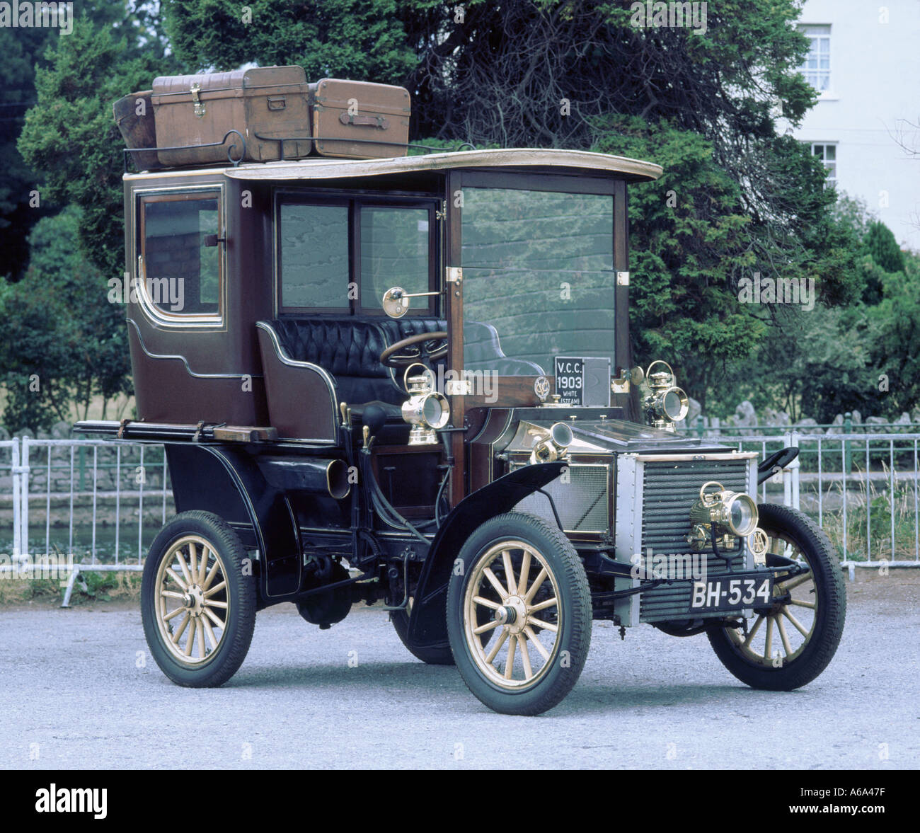 1903 10hp limousine blanc vapeur Banque D'Images