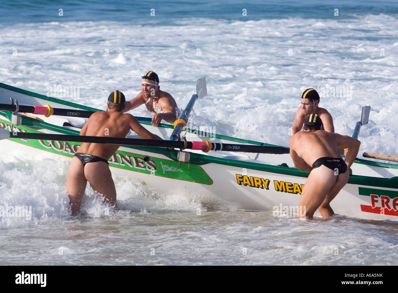Surfboat race - Sydney, New South Wales, Australia Banque D'Images