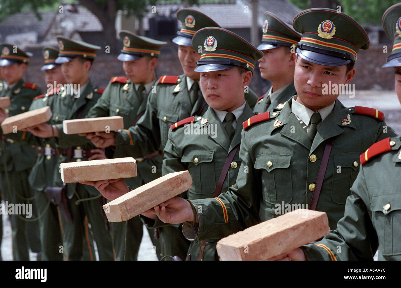 Policier armés chinois à Pékin Chine drill Banque D'Images