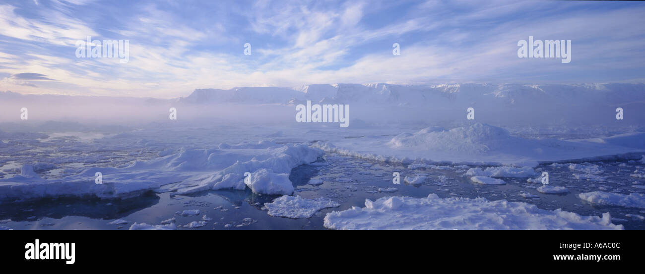 L'antarctique vue panoramique sur terre et du paysage marin Larsen Ice Shelf à partir de la mer de Weddell, Antarctique Banque D'Images