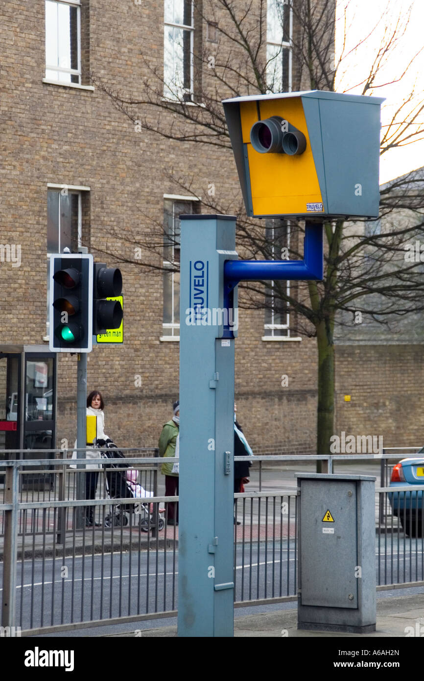 Radars, panneau d'avertissement, action, Gatso, caméras de voies de bus, Caméras à lumière rouge, jonction de boîtier jaune, vitesse moyenne, Truvelo, Gatso, Autoroutes intelligentes. Banque D'Images