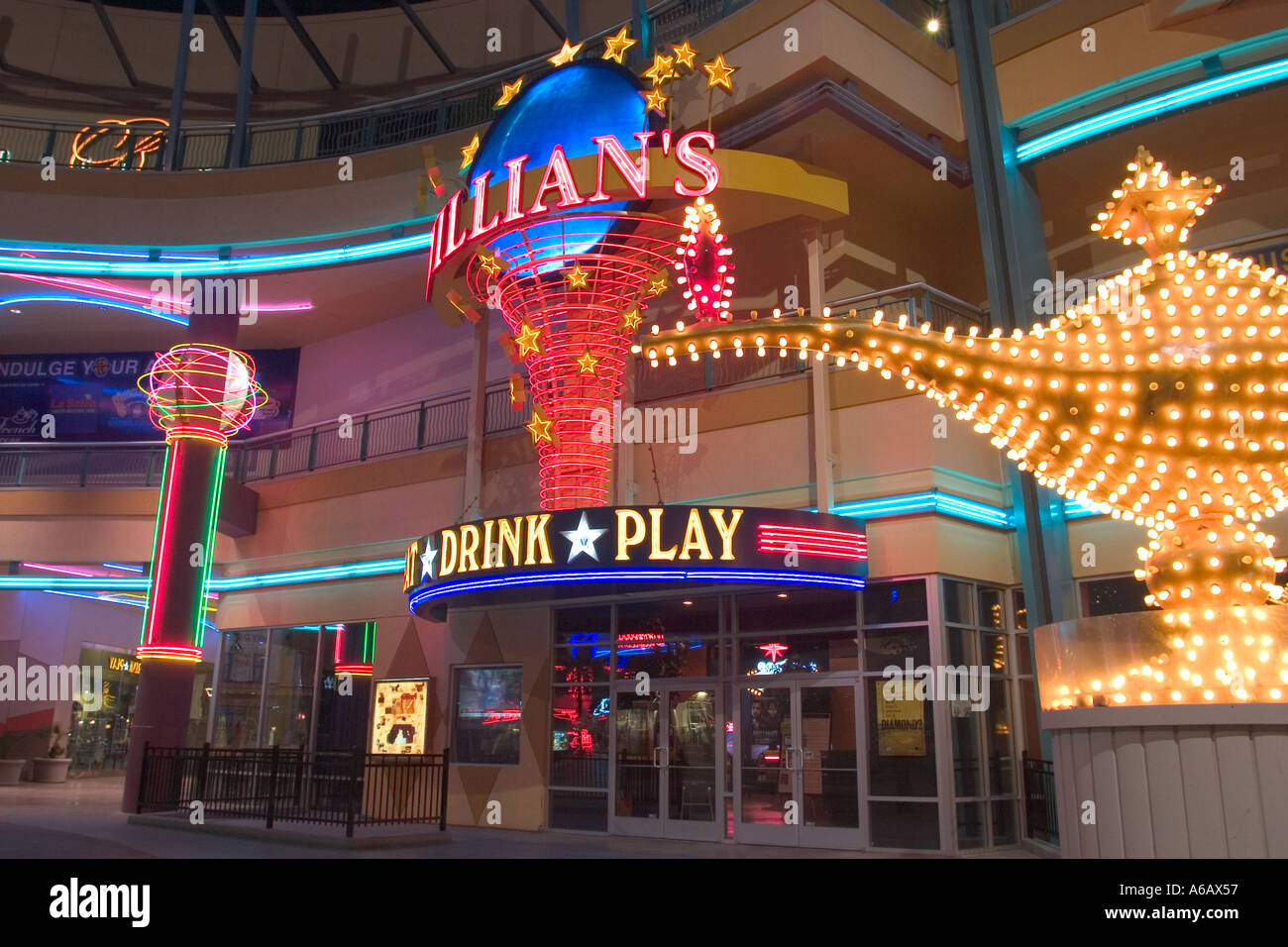 Lampe aladdins gillians et entrée du casino Fremont street las vegas NEVADA USA 2005 Banque D'Images