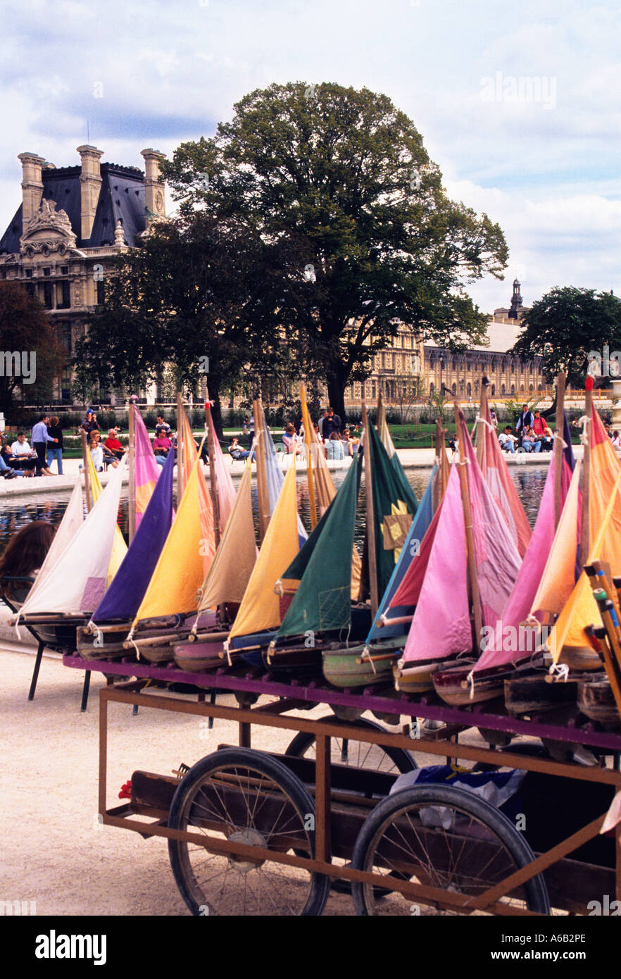 Europe France Paris Le Jardin des Tuileries Jardin des Tuileries et de jouets à louer voiliers Modèle Rive Droite Banque D'Images