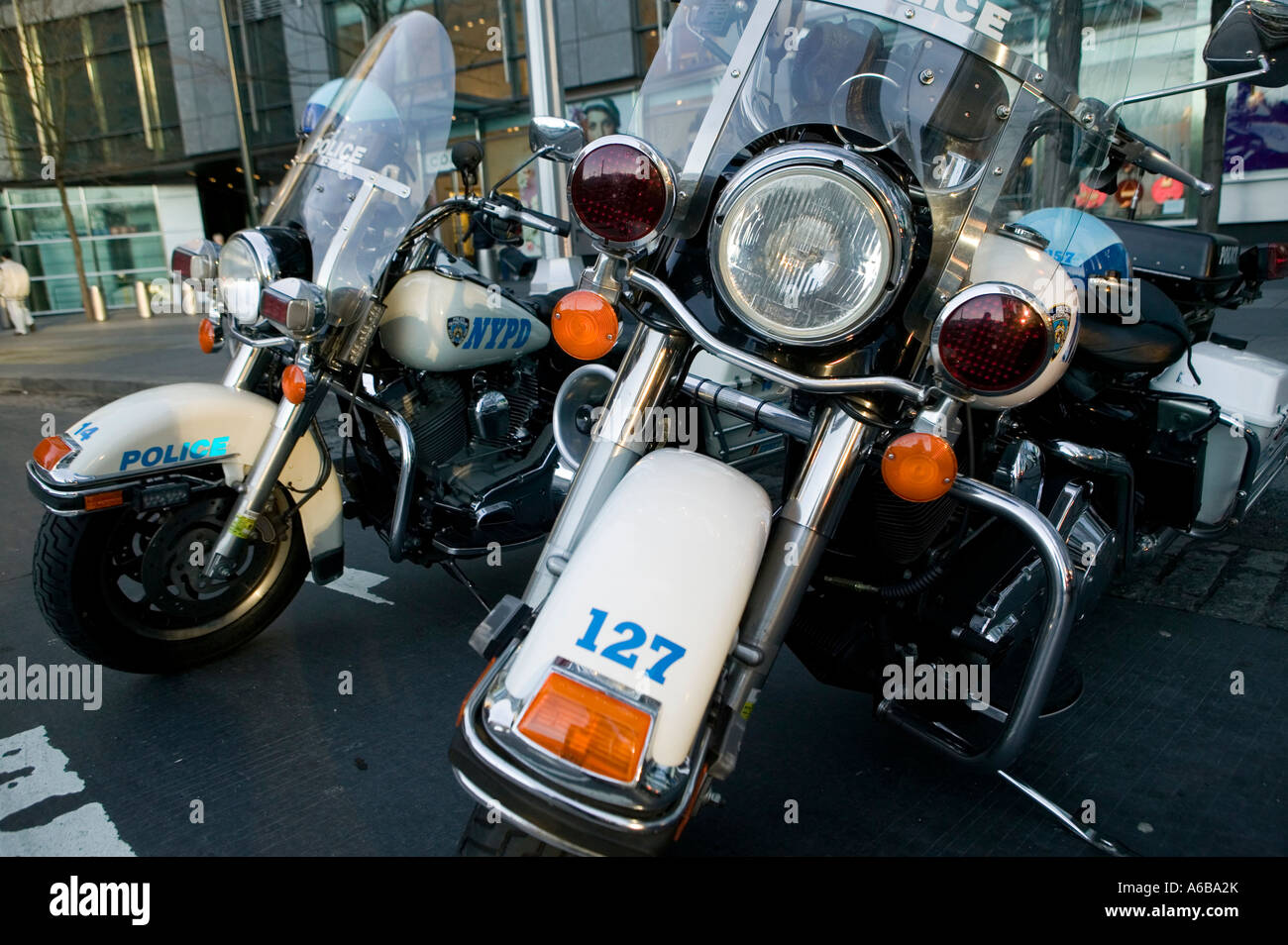 Nypd harley davidson moto Banque de photographies et d’images à haute ...