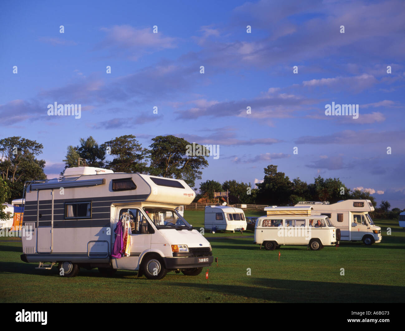 Camping-cars garés à une caravane à Scarborough North Yorkshire Angleterre Banque D'Images