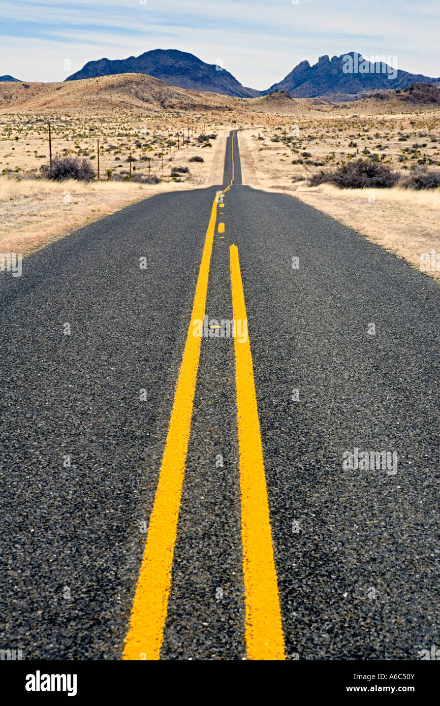 Route 118 dans les Davis Mountains situé dans l'ouest du Texas Banque D'Images