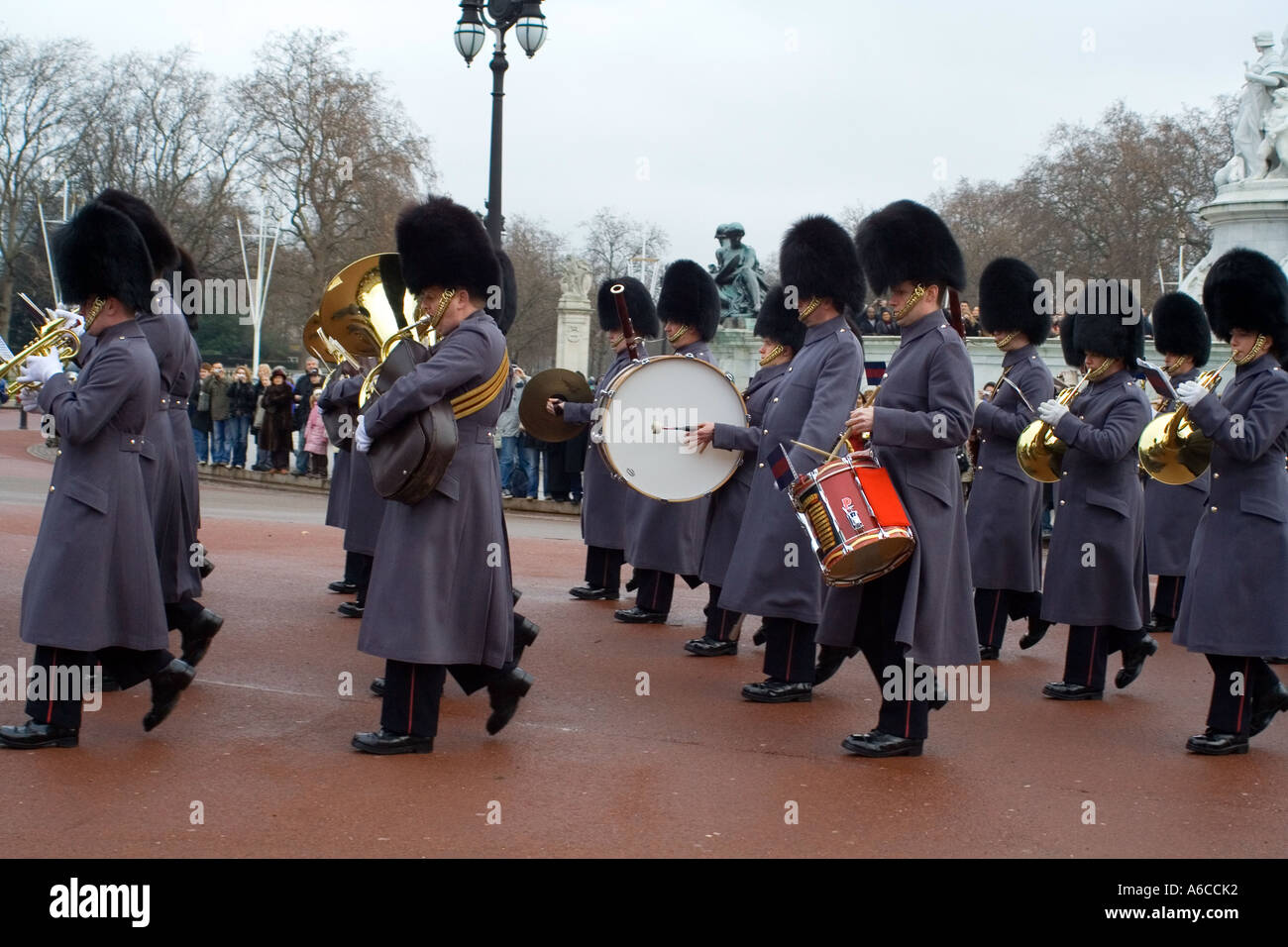Changement de la garde de Buckingham Palace Londres Angleterre Parade Banque D'Images