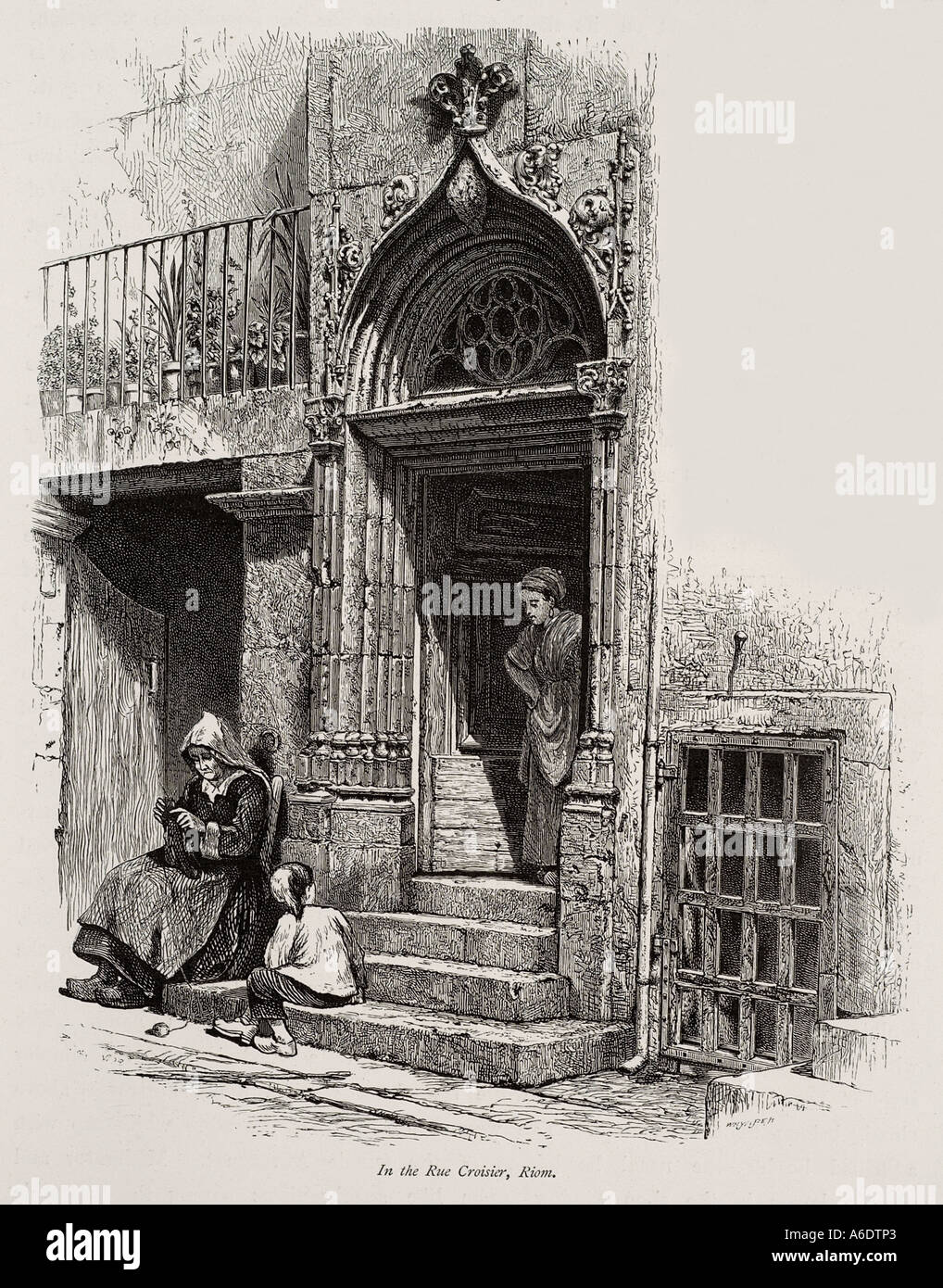 RIOM EN PUY DE DOME Clermont Ferrand Auvergne France French street road l'étape porte enfant femmes house residence Banque D'Images