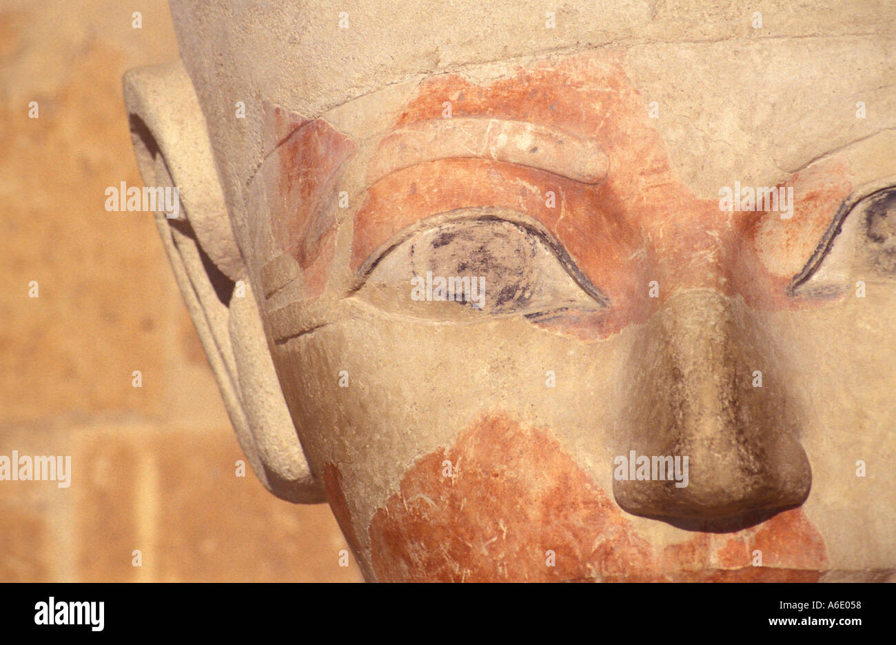 Statue au temple funéraire de la reine Hatchepsout près de Luxor Egypte Banque D'Images