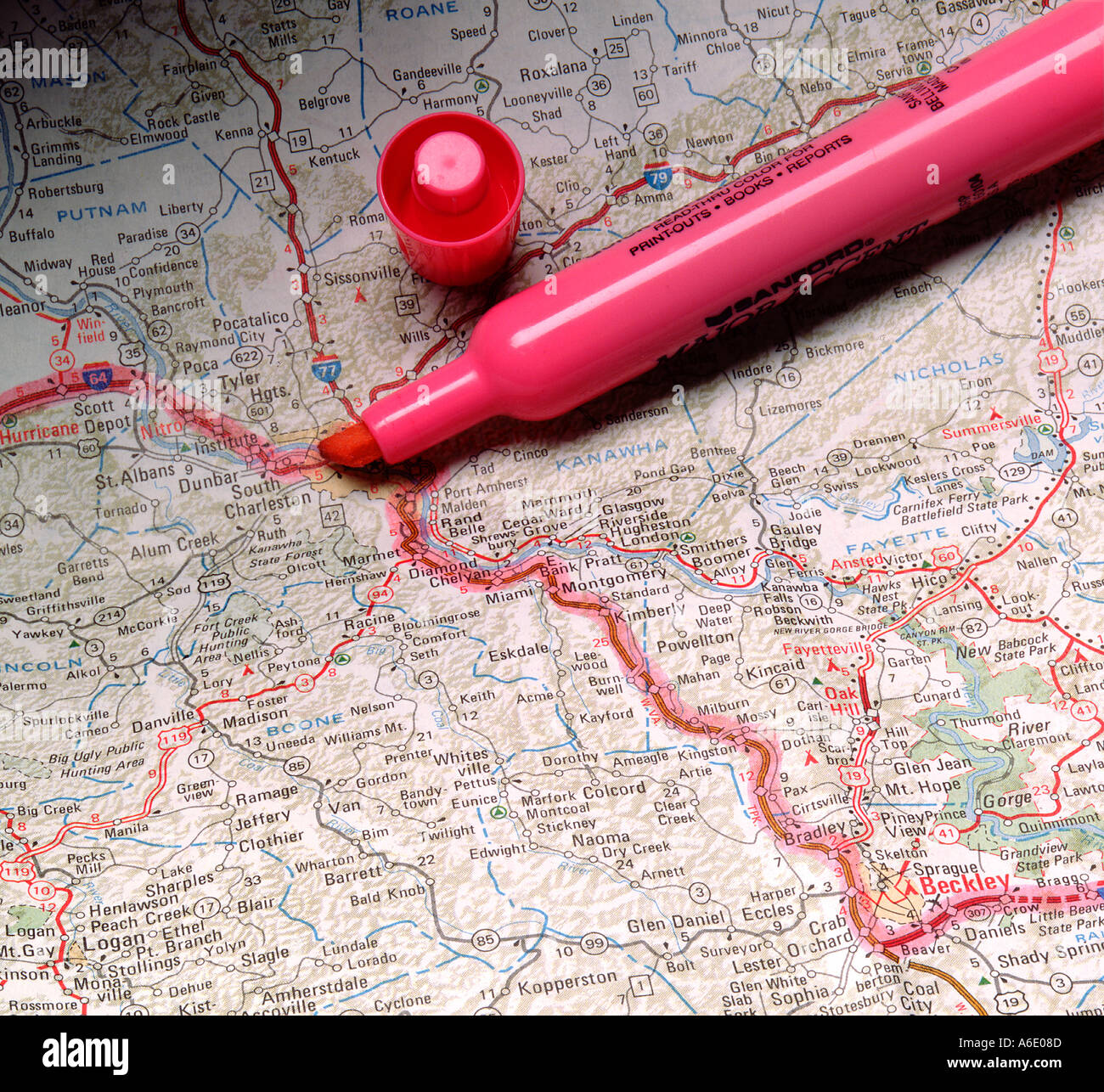 Plan avec surligneur montrant cours sur une carte Banque D'Images