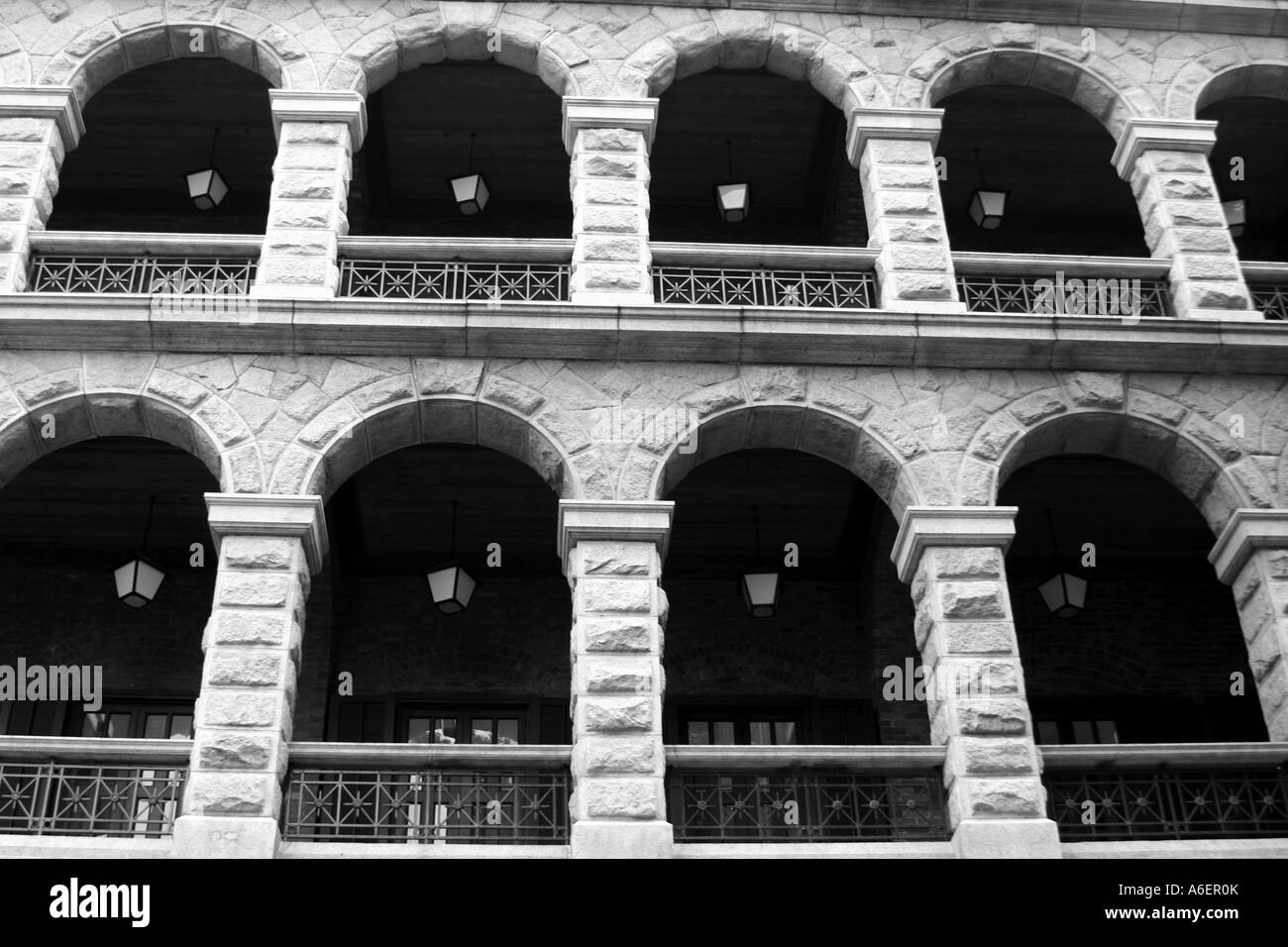 Vérandas cintrées, ancien hôpital mentale (Sai Ying Pun Complexe communautaire Community Hall) Banque D'Images Vérandas cintrées, ancien hôpital mentale (Sai Ying Pun Complexe communautaire Community Hall) Banque D'Images