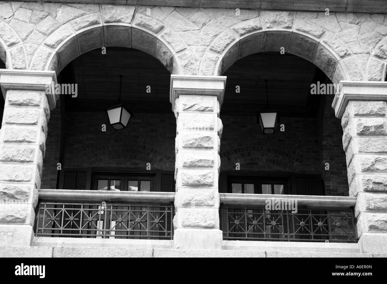 Vérandas cintrées, ancien hôpital mentale (Sai Ying Pun Complexe communautaire Community Hall) Banque D'Images Vérandas cintrées, ancien hôpital mentale (Sai Ying Pun Complexe communautaire Community Hall) Banque D'Images