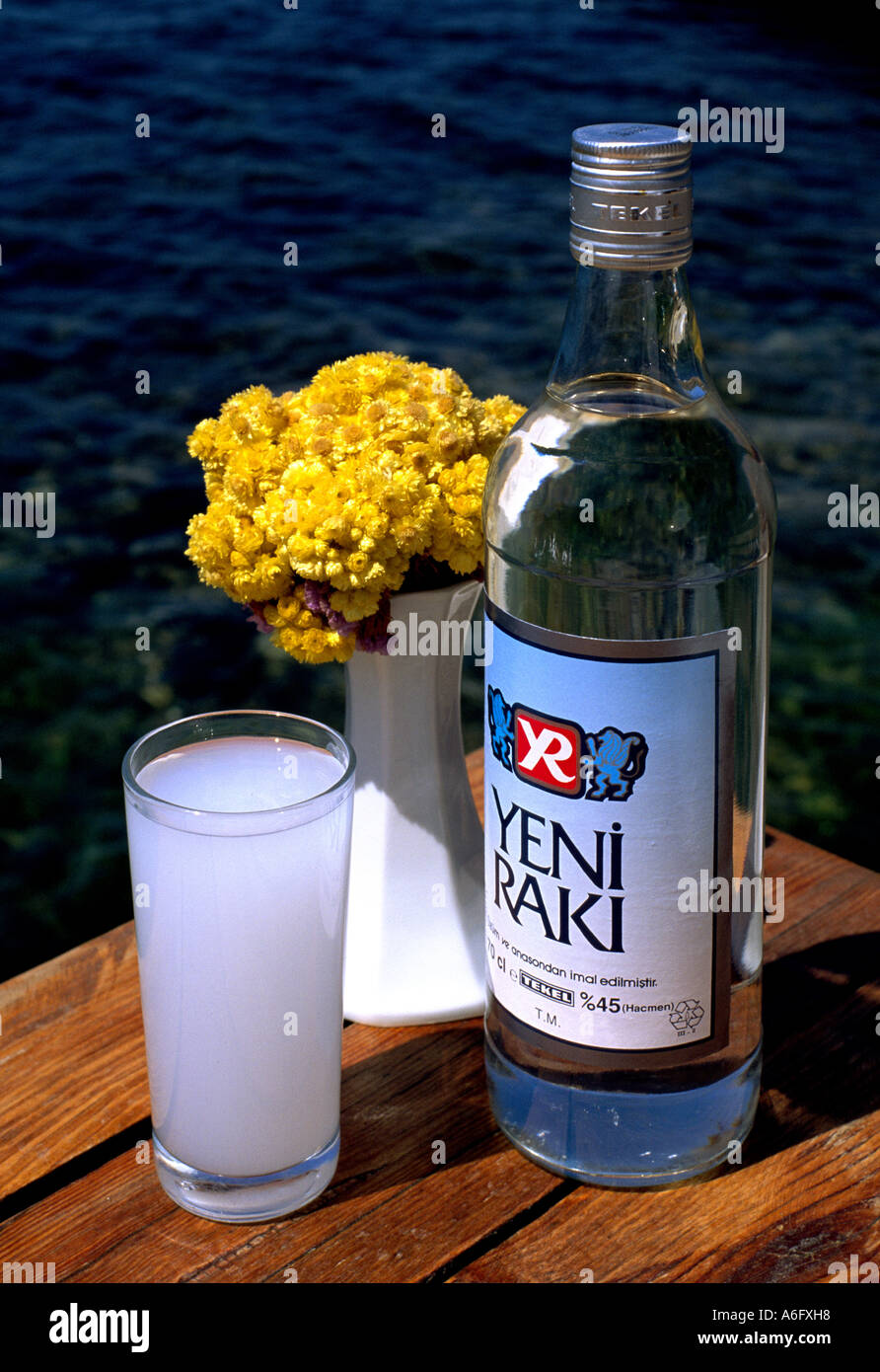 Le raki, la boisson nationale de la Turquie Photo Stock - Alamy