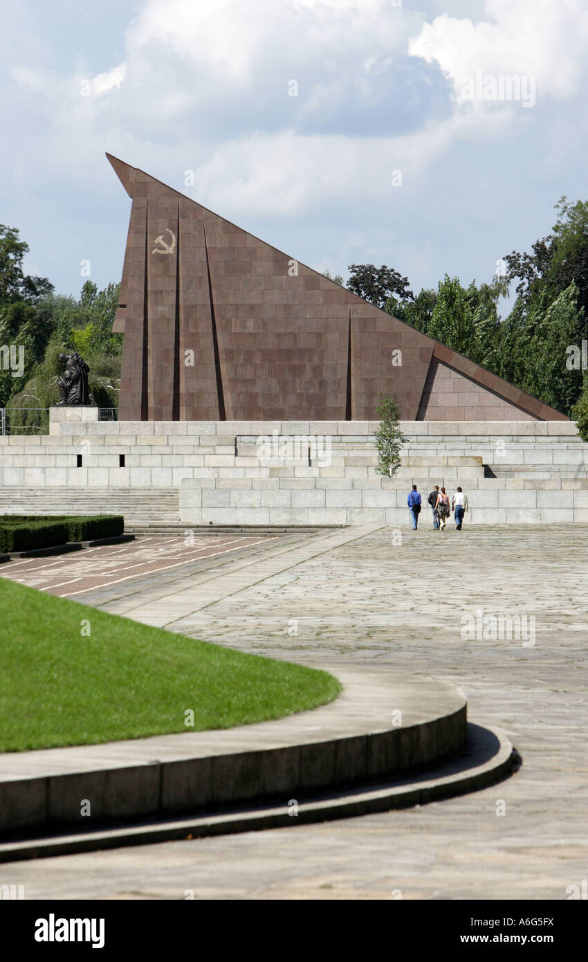 Monument de guerre soviétique à l'intérieur Parc de Treptow à Berlin Banque D'Images