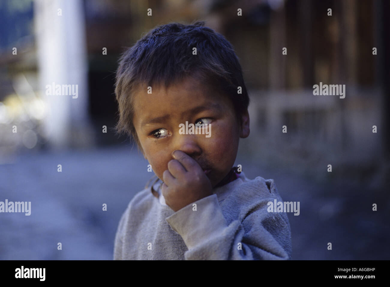 Portrait d'un garçon, de l'Annapurna-salon, Népal Banque D'Images