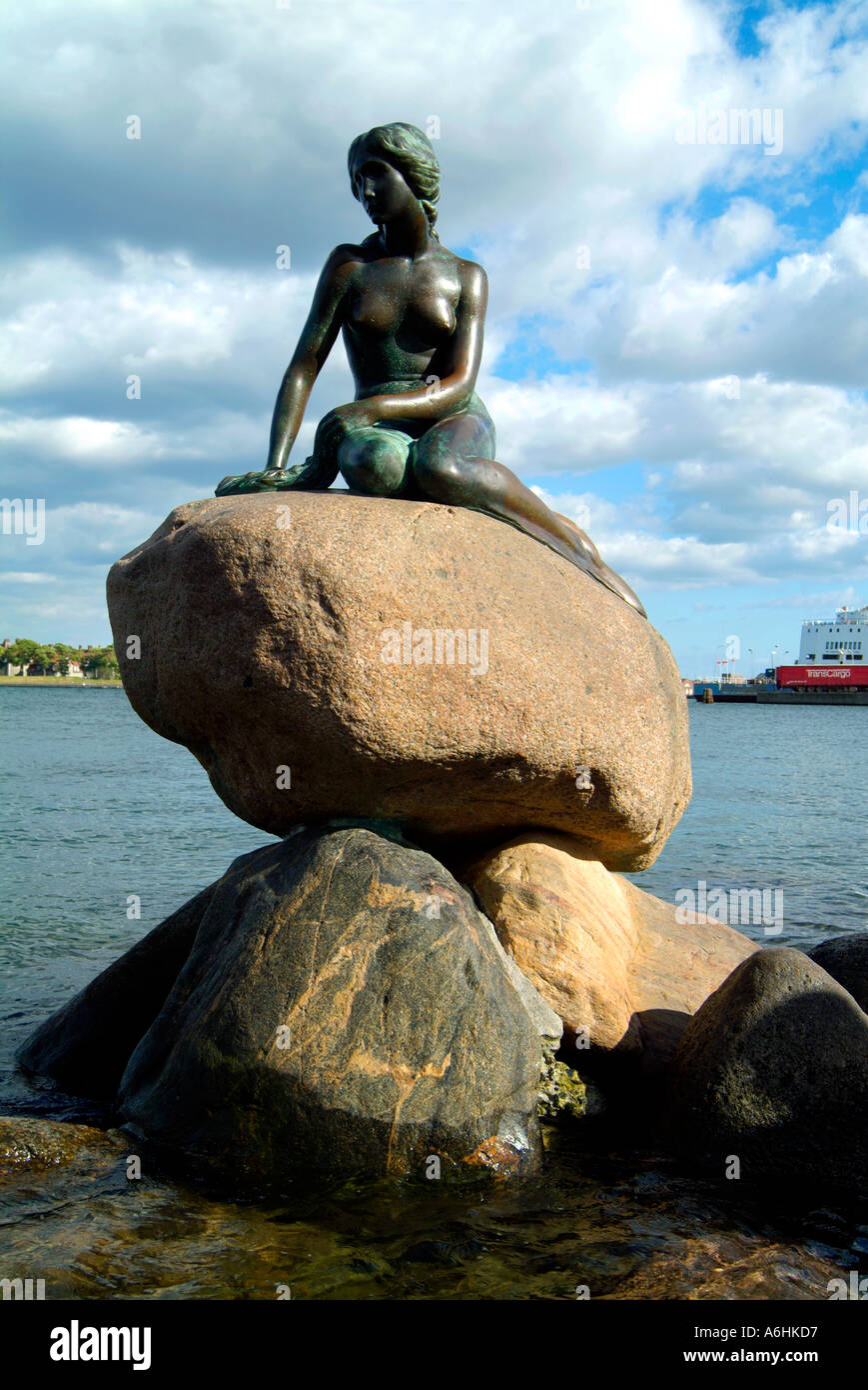 La Petite Sirène d'Edvard Eriksen.sculpture (1913).Le Danemark Copenhague. Banque D'Images