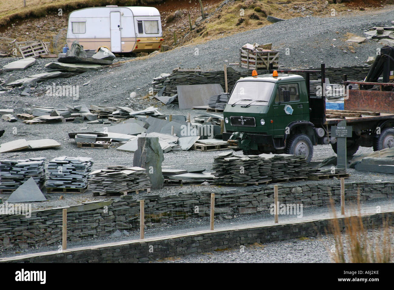 Ardoise sur Honister Pass près de Buttermere dans le Lake District. Banque D'Images