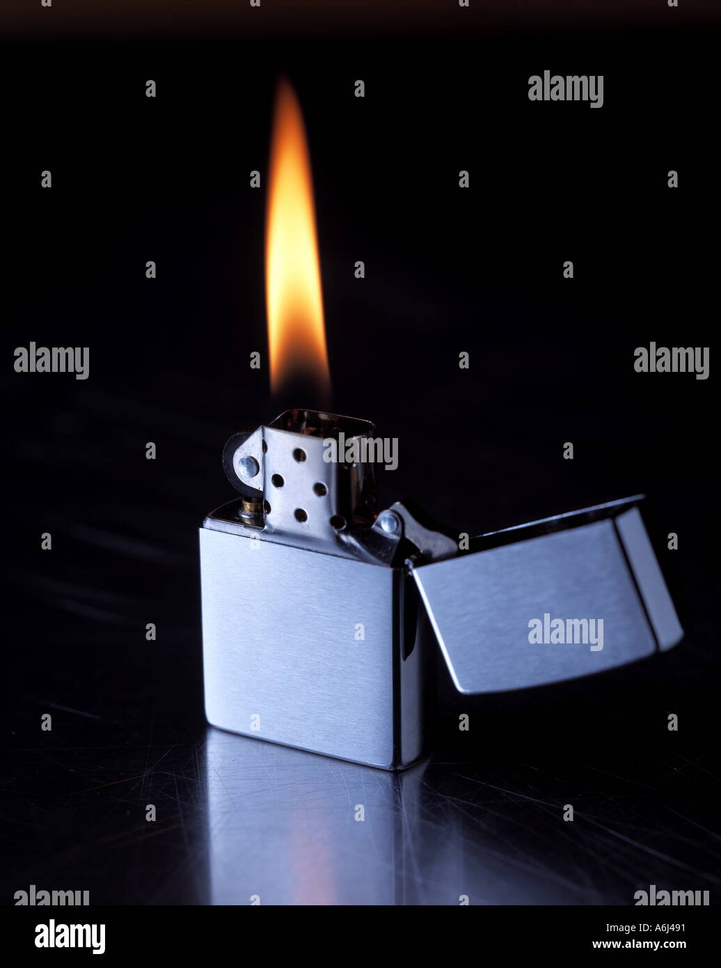 Flamme de briquet Zippo Banque D'Images