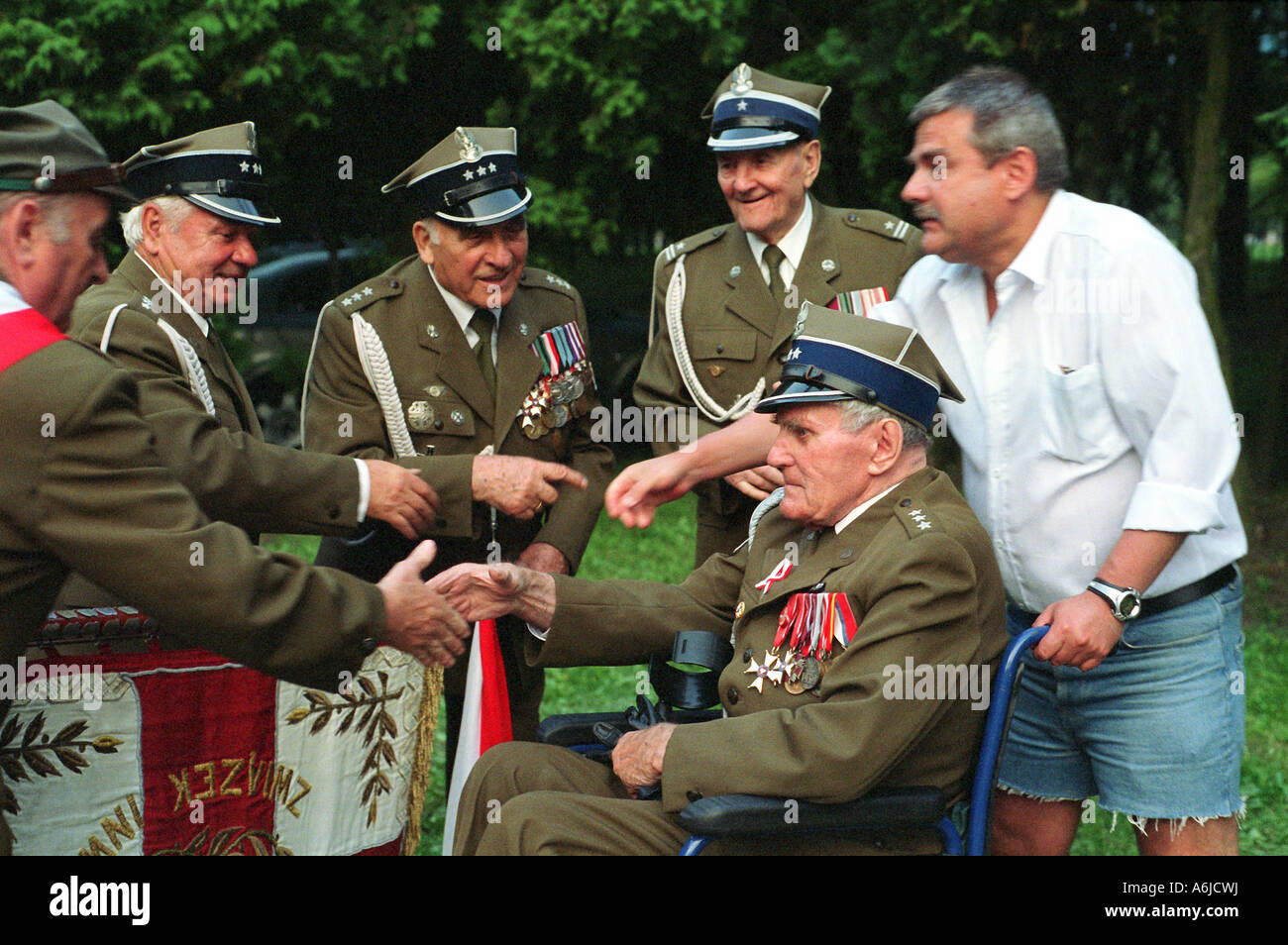 Les anciens combattants de l'Armée polonaise de l'intérieur au cours de la 60e anniversaire de l'Insurrection de Varsovie, Pologne Banque D'Images