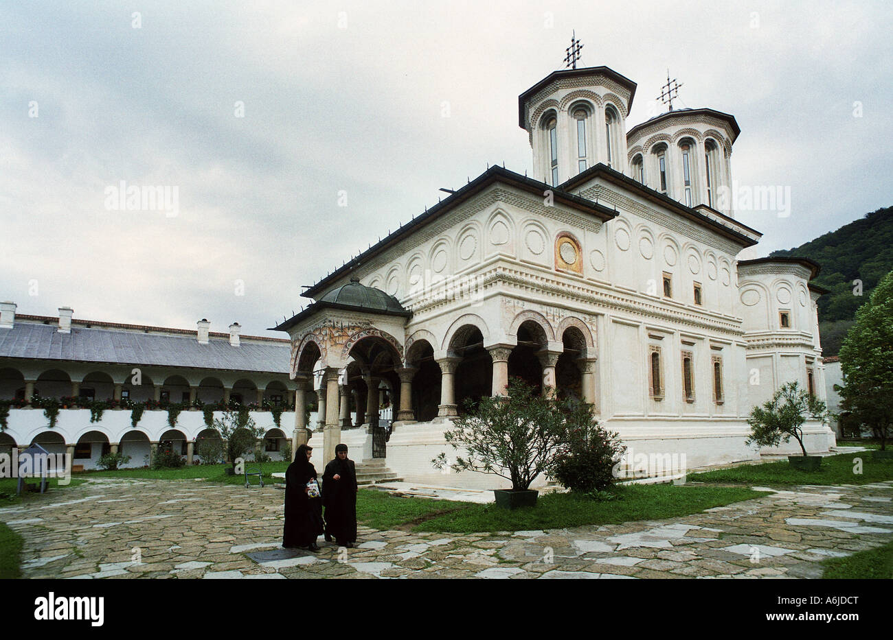 Cour du monastère de Horezu (Manastirea Horezu, Roumanie) Banque D'Images