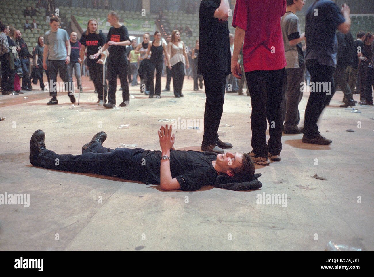 Fans après un concert de rock à Poznan, Pologne Banque D'Images