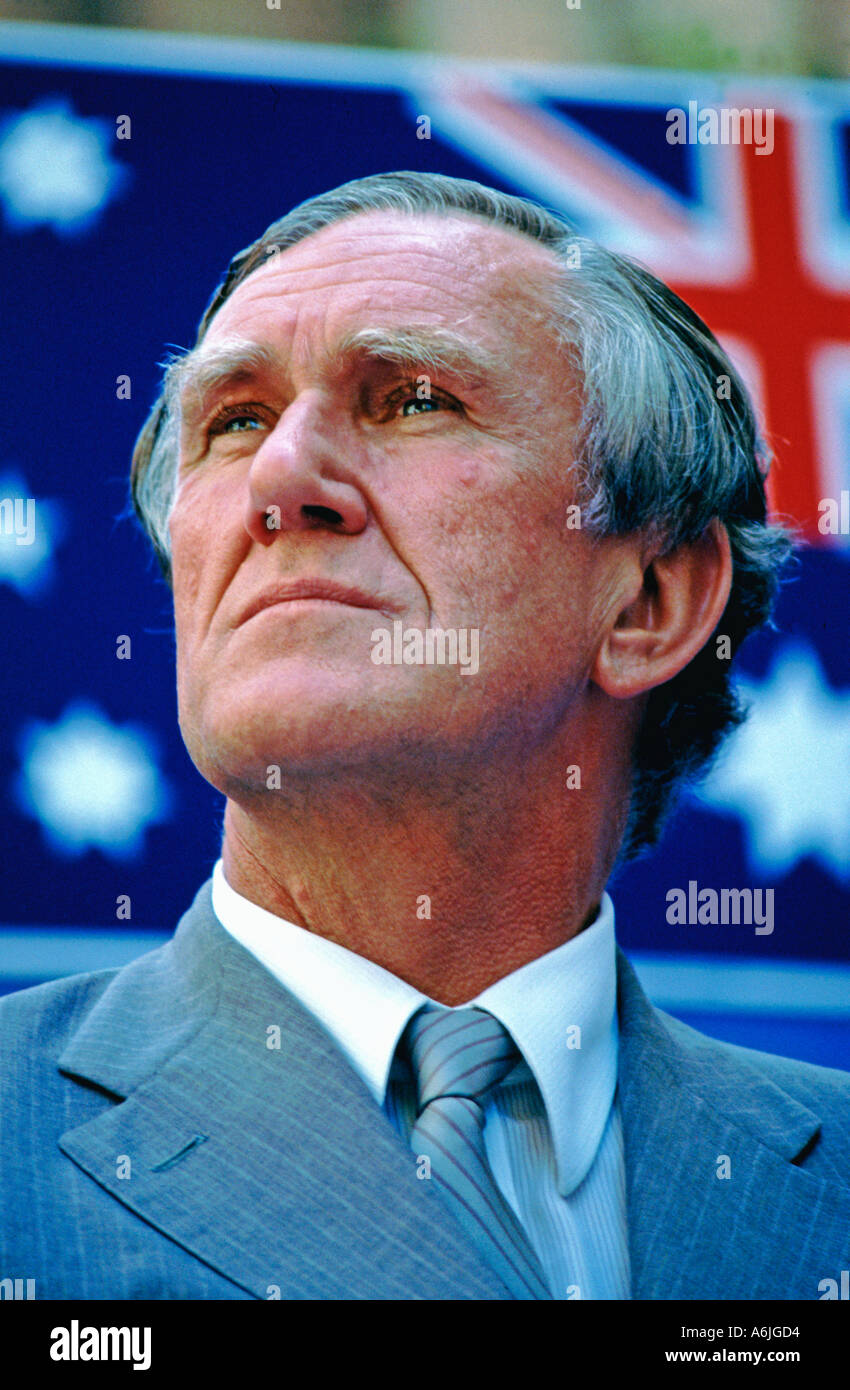 L'ancien Premier ministre australien Malcolm Fraser (1975-1983) photographié lors d'un rassemblement politique à Sydney lors d'une campagne électorale à Sydney en 1983 Banque D'Images