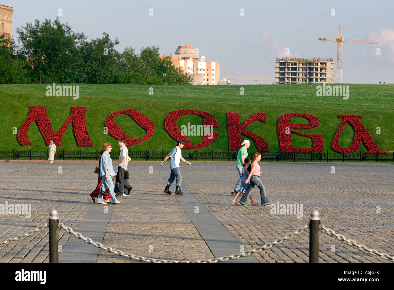 Mot Moscou fait de fleurs à la place de la Victoire, Moscou, Russie Banque D'Images