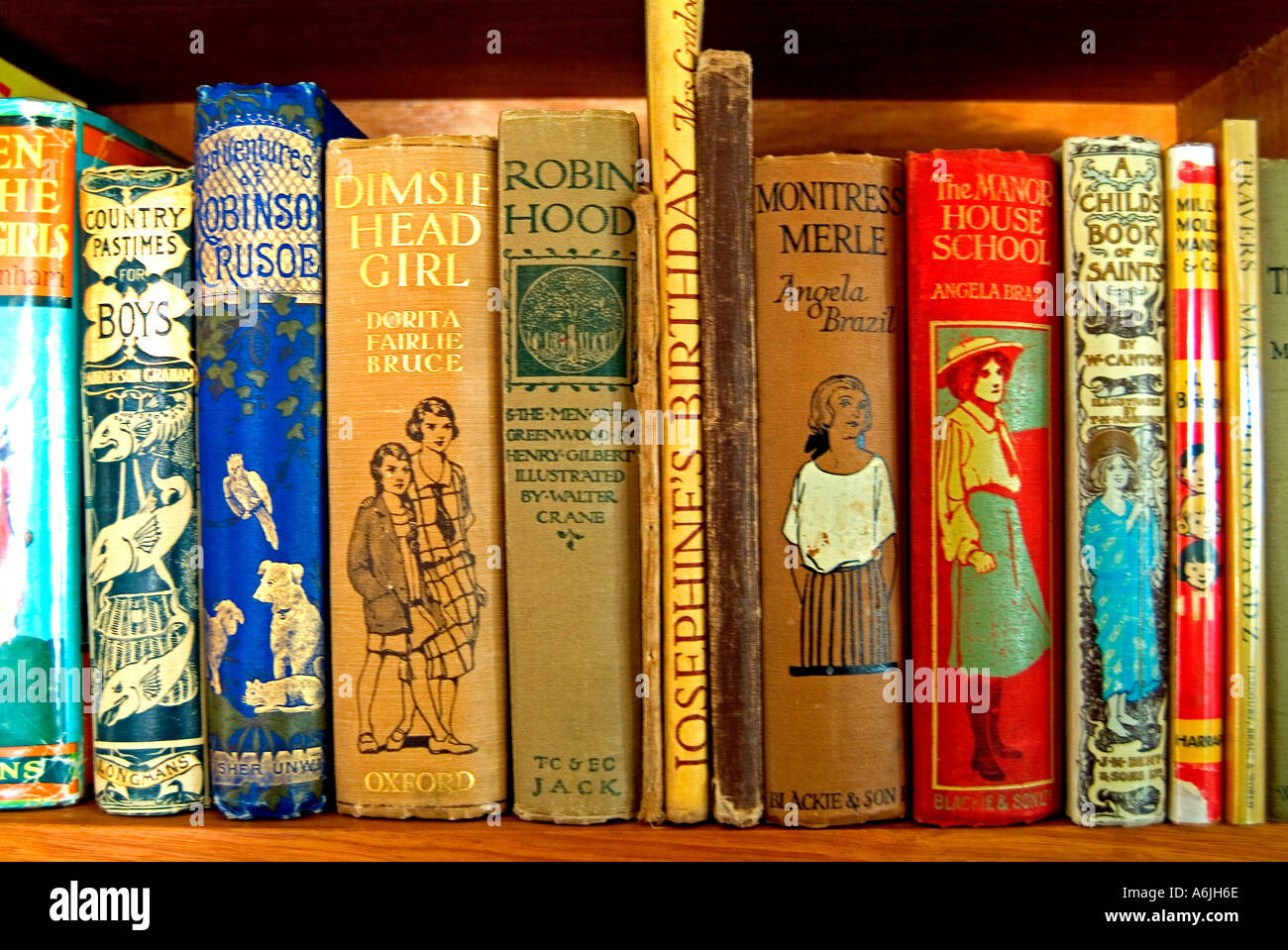 Une collection de livres vintage pour enfants avec reliures décoratives Banque D'Images