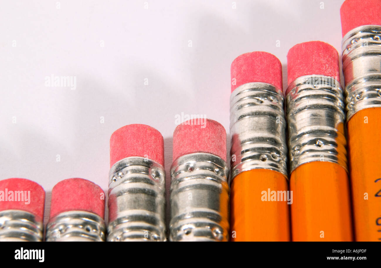 Nombre jaune 2 crayons avec gomme rouge Banque D'Images